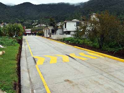   Se entrega pavimentación en calle Altamirano de Tatauzoquico.