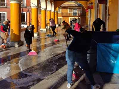 Jornada de limpieza en el centro de Tlatlauquitepec.