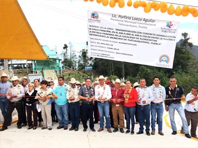Inauguración pavimento en Eloxochitan.
